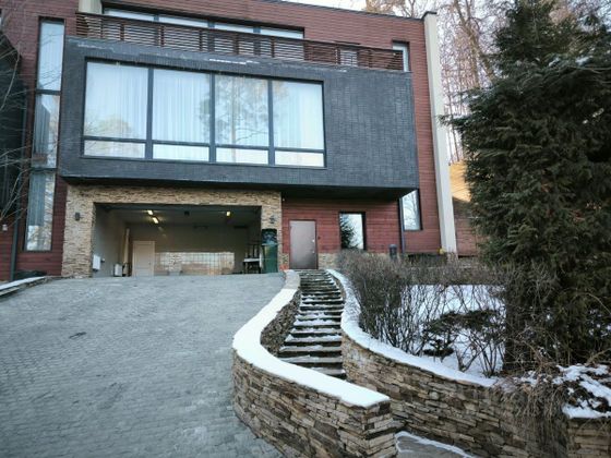 Аренда дома, 420 м², с участком 3 сотки