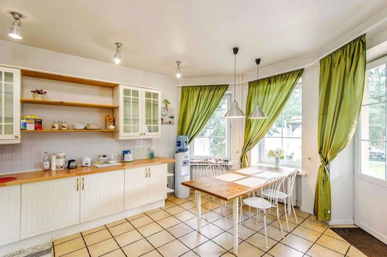 Аренда дома, 350 м², с участком 10 соток