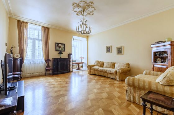 Продажа 4-комнатной квартиры 135 м², 4/4 этаж