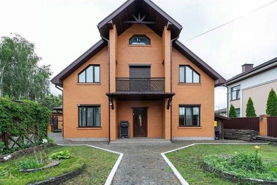 Продажа дома, 240 м², с участком 10 соток