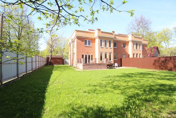 Аренда дома, 215 м², с участком 8 соток