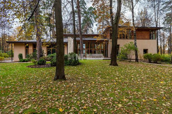 Продажа дома, 850 м², с участком 117 соток