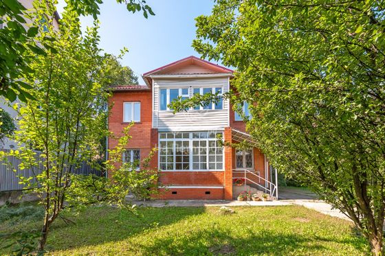 Продажа дома, 199,7 м², с участком 9 соток