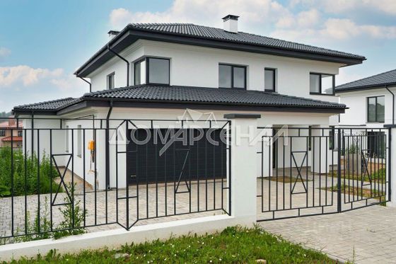 Продажа дома, 350 м², с участком 10,5 сотки