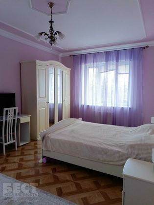 Продажа дома, 270 м², с участком 6 соток