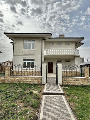 Продажа дома, 300 м², с участком 10 соток