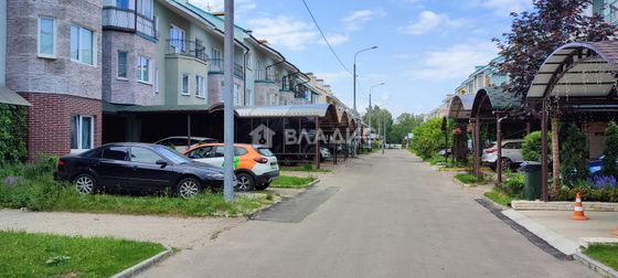 Продажа дома, 220 м², с участком 1 сотка