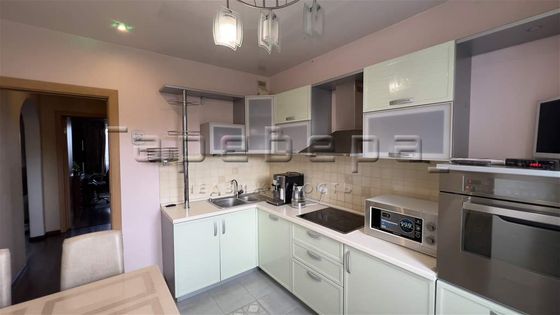 Продажа 4-комнатной квартиры 82 м², 4/10 этаж