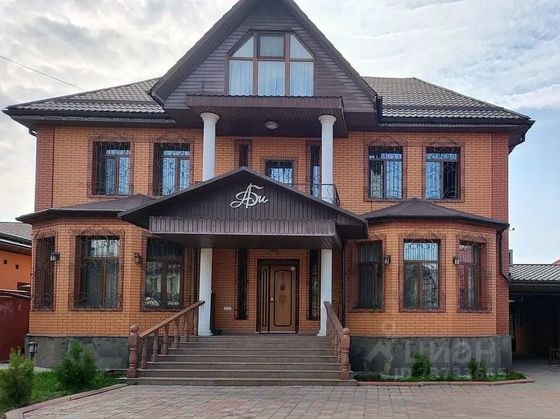 Продажа дома, 350 м², с участком 9 соток