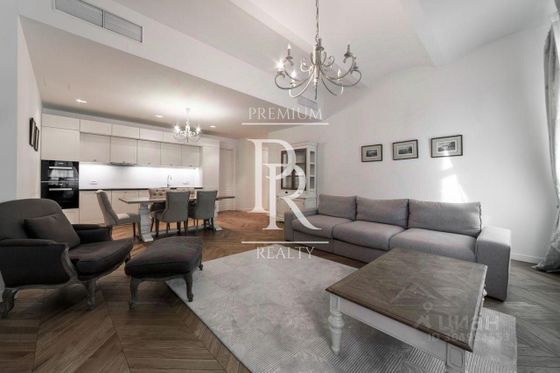 Продажа 3-комнатной квартиры 125 м², 2/5 этаж