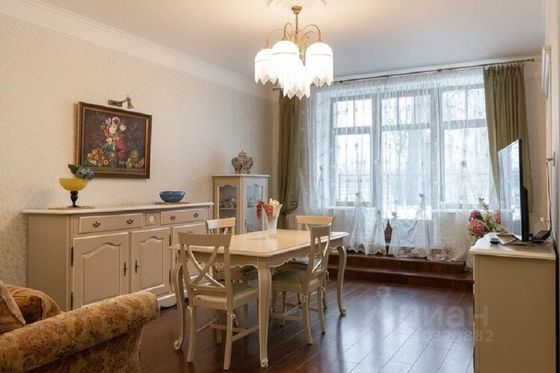 Продажа 1-комнатной квартиры 61 м², 2/4 этаж