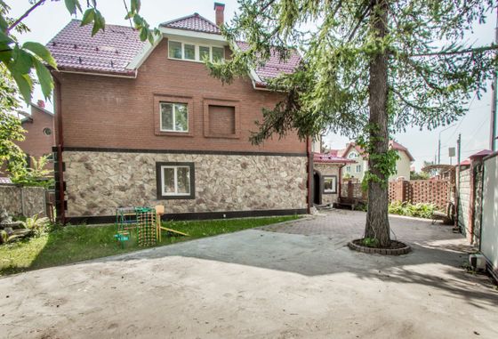 Продажа дома, 247,4 м², с участком 3 сотки