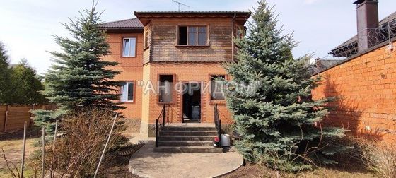 Продажа дома, 300 м², с участком 10 соток