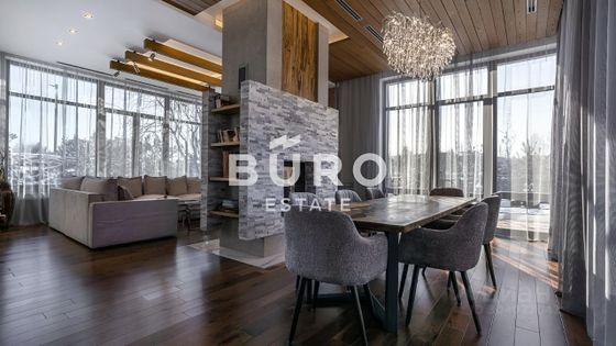 Продажа дома, 590 м², с участком 15 соток