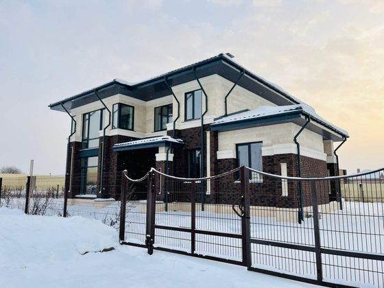 Продажа дома, 250 м², с участком 9 соток