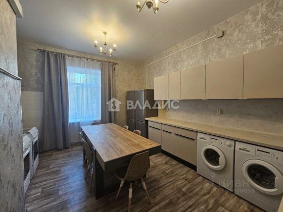 Продажа многокомнатной квартиры 220,7 м², 2/5 этаж