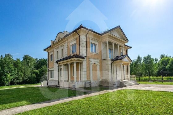 Продажа дома, 300 м², с участком 50 соток