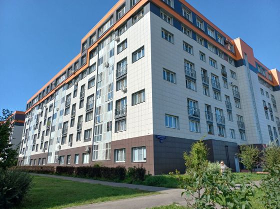 Продажа 2-комнатной квартиры 60 м², 2/8 этаж