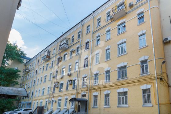 Продажа многокомнатной квартиры 130 м², 1/5 этаж