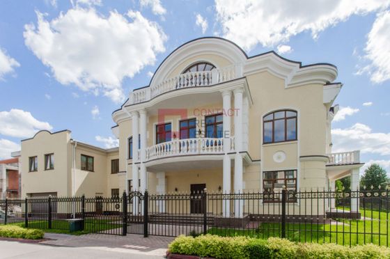 Продажа дома, 1 000 м², с участком 25 соток