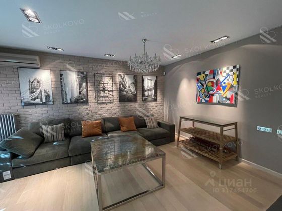 Аренда дома, 400 м², с участком 2 сотки