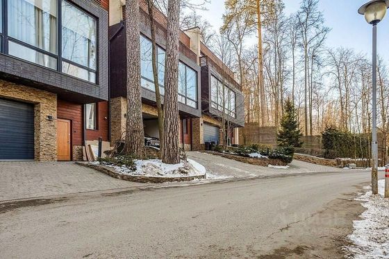 Продажа дома, 430 м², с участком 3 сотки