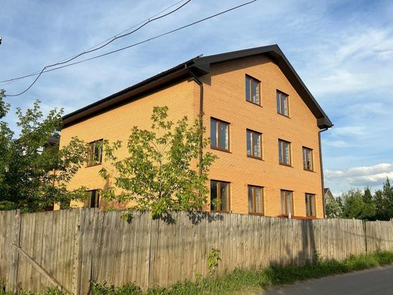 Продажа дома, 525 м², с участком 7,3 сотки