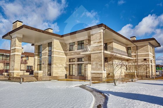 Продажа дома, 990 м², с участком 50 соток