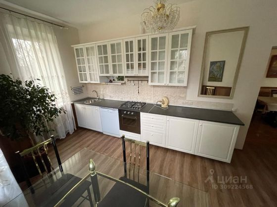 Продажа дома, 390 м², с участком 12 соток