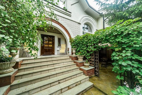 Продажа дома, 540 м², с участком 74 сотки