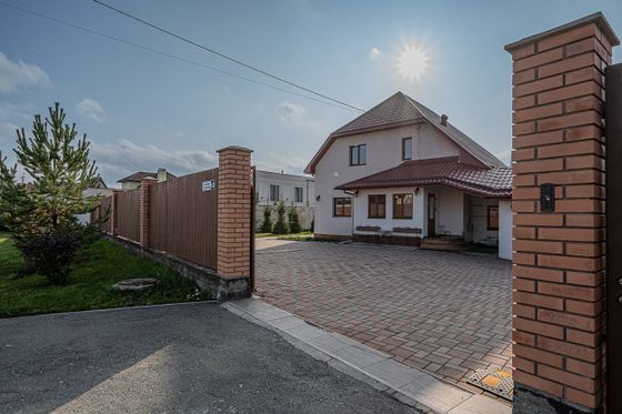 Продажа дома, 270 м², с участком 19 соток