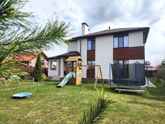 Аренда дома, 313 м², с участком 9,5 сотки