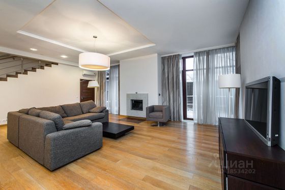 Продажа дома, 320 м², с участком 3 сотки
