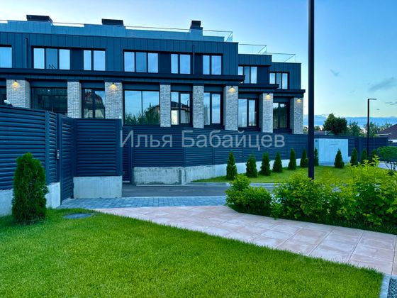 Продажа дома, 492,6 м², с участком 5,8 сотки