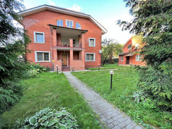 Продажа дома, 284,3 м², с участком 6,3 сотки
