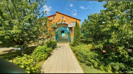 Аренда дома, 250 м², с участком 16 соток