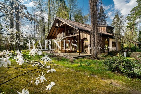 Аренда дома, 350 м², с участком 50 соток
