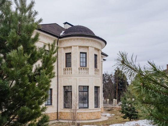 Продажа дома, 372 м², с участком 23,7 сотки