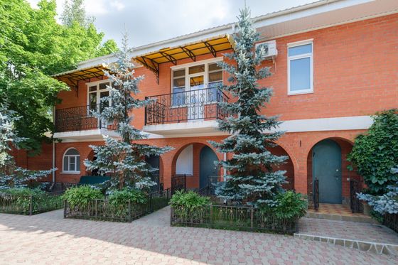 Продажа дома, 394 м², с участком 7,7 сотки