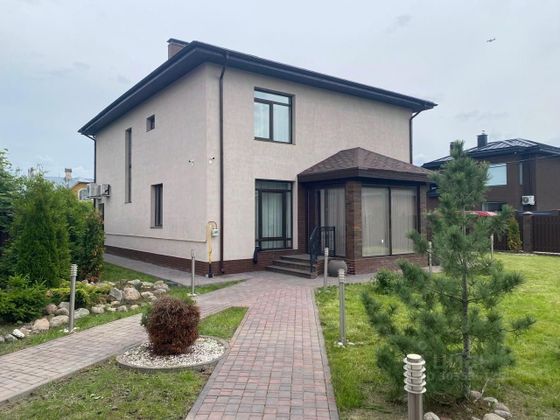 Продажа дома, 240 м², с участком 10,5 сотки