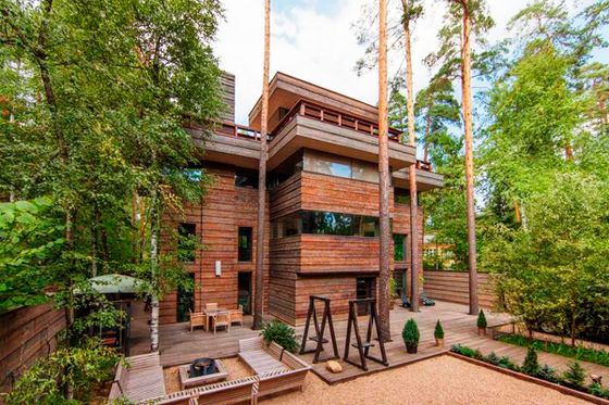 Продажа дома, 700 м², с участком 8 соток