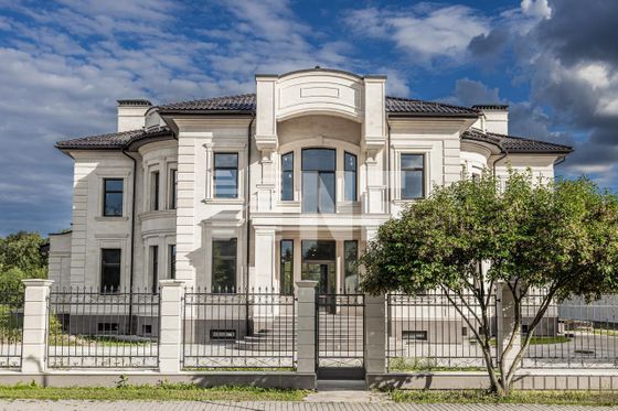 Продажа дома, 996 м², с участком 28,5 сотки