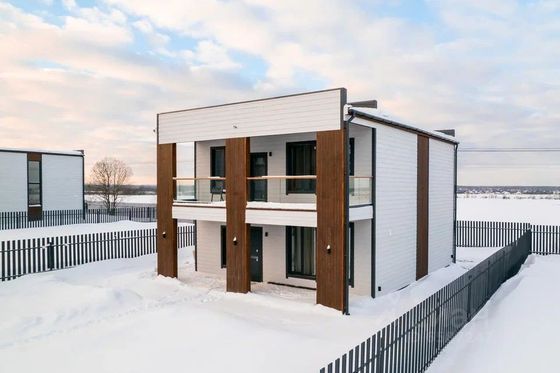 Продажа дома, 180 м², с участком 7 соток