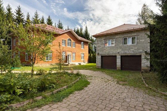 Продажа дома, 550 м², с участком 13,3 сотки