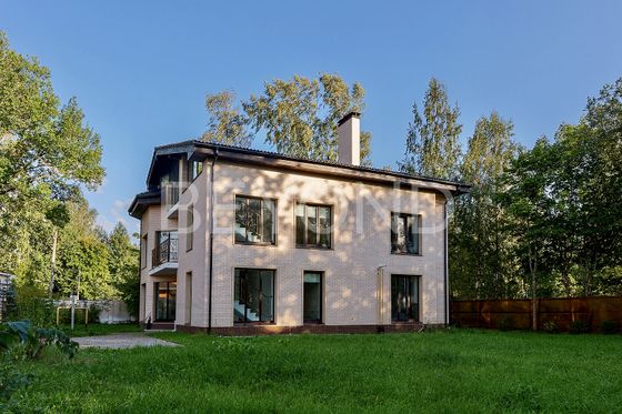 Аренда дома, 386 м², с участком 10,6 сотки