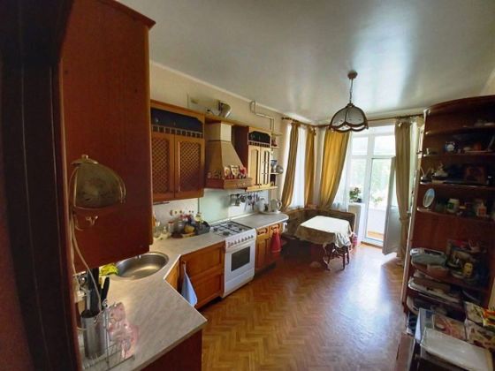 Продажа многокомнатной квартиры 180,3 м², 2/4 этаж