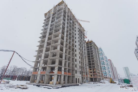 Микрорайон «Яркий», наб. Кустарёвская, 27 — 4 кв. 2023 г.