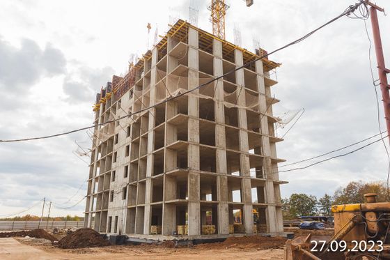 Микрорайон «Яркий», наб. Кустарёвская, 27 — 3 кв. 2023 г.