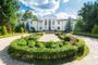 Продажа дома, 1 100 м², с участком 70 соток
