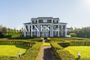 Продажа дома, 1 065 м², с участком 50 соток